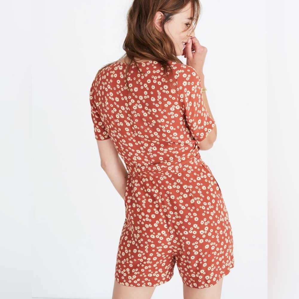 Madewell Wrap-Front Romper in Daisy Field Afterglow Red - Size 12 - Picture 3 of 4